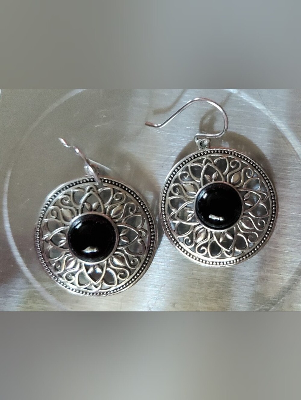 925 Sterling Silver Dtop Medaillion Earrings w Black Cabochon